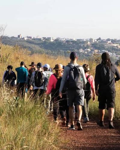 Salve, salve amantes das trilhas! 🌿 Convite Especial – Trilha do Ipê 🌿  Vem caminhar com a gente! 🚶‍♂️🚶‍♀️ 📍 Onde: ARIE Granja do Ipê – região  do CAUB I e Park