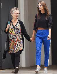 Parents emily ratajkowski breastfeeds newborn baby sylvester in intimate photo: Emily Ratajkowski Bares Abs On Stroll With Her Mom Instyle