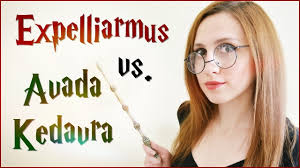Expelliarmus Vs Avada Kedavra Harry Voldemort U Nasil Yendi Youtube Kalkan büyüsü fakat diğer tüm kalkan büyülerinden güçlüdür.kullanımı çok tehlikelidir.eğer ki yapan büyücünün gücü avada kedavra: expelliarmus vs avada kedavra harry voldemort u nasil yendi