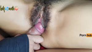 Jeune femme humide et Juicy sexe en gros plan Pov