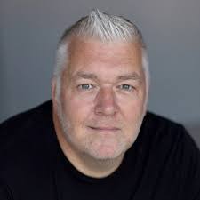 Lisa Brandenstein's Instagram, Twitter & Facebook