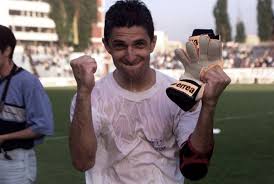 The site lists all clubs he coached and all clubs he played for. Meet RÄƒzvan Lucescu Paokfc
