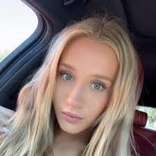 Kayla Huyser's Instagram, Twitter & Facebook