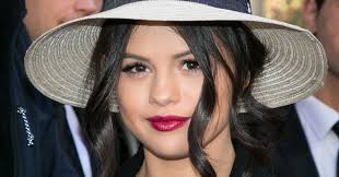 Selena Gomez Reveals She's In Therapy After Body-Shaming