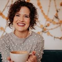 Courtney Bullard's Instagram, Twitter & Facebook