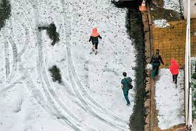 Acompanhada de granizo, a chuva voltou e causou muitos estragos na região de divisa entre os estados de são paulo e paraná. Chuva De Granizo Provoca Transtornos Na Cidade De Sp Bahia No Ar