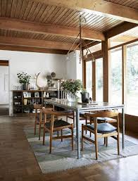 Une Maison Suedoise Des Annees 60 A Part Ca Maison Suedoise Idees De Decor Salle A Manger Scandinave