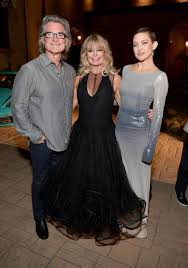 The last time kurt russell and goldie hawn headlined a movie together, the berlin wall was intact and the rescue of baby jessica dominated the news. Now Goldie Hawn Kurt Russell And Kate Hudson Goldie Hawn Celebrity Families Celebrity Kids