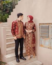 Model baju kebaya songket ini model baju yang sangat terbaru bisa dipakai saat ke pesta pernikahan kondangan wisuda dan. 9 Cara Tampil Elegan Dengan Kain Songket Untuk Ootd Acara Formal