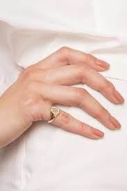These Women S Signet Rings Are To Die For Pinky Rings For Women Signet Rings Women Pinky Ring
