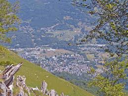 Es la capital (subprefectura) del distrito de su nombre. Webcam Argeles Gazost 65