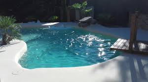 El Paraiso En Casa Es Lo Que Tiene Esta Familia De Madrid Que Puede Disfrutar De Una Playa Privada Gracias A Esta Piscina De Arena Natura Pool Outdoor Hot Tub