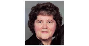 Kelly Bingaman's Instagram, Twitter & Facebook