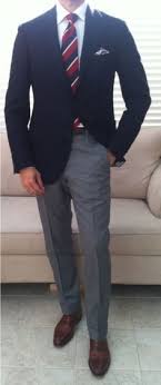 Dunkelblaues Sakko Weisses Businesshemd Graue Anzughose Braune Leder Oxford Schuhe Fur Herren Anzug Kombination Herren Outfit Anzug