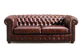 Le canapé capitonné chesterfield est d'origine anglaise, au style indémodable et intemporel. Canape Chesterfield Original Rose Moore