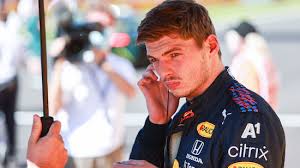As he closes to within 0.205s of hamilton, verstappen is advised that it is s1 where he is losing out. Fef9adm5ddtpbm