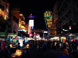 It is located on khaosan road known for the center of backpackers. Placa Do Hotel Na Khao San Road Picture Of D D Inn Bangkok Tripadvisor