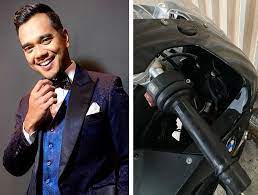 Alif memulakan bidang nyanyian beliau setelah memenangi tempat ketiga di dalam rancangan tv. It S A Sin To Steal Malaysian Singer Alif Satar Advises After Discovering Parts Stolen From His Motorcycle Showbiz Malay Mail