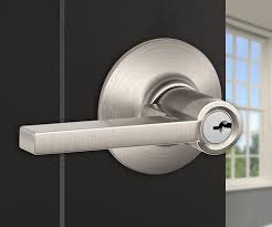 Edge guards protect the ends of a door panel. Ognbtkuww8j8 M