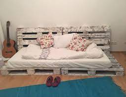 Schlafsofa Aus Paletten Selber Bauen Diy Sofa Schlafsofa Bett Paletten Palettenbett Schlafzimmer Couch Selber Bauen Zimmer Deko Ideen Bett Selber Bauen