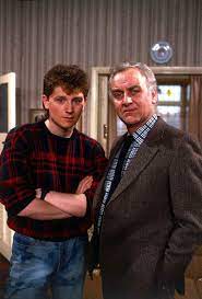 Emmerdale will continue to ramp up the dark storyline for paul ashdale and vinny dingle, as reece dinsdale reveals that his violent character is capable of some scary stuff. Reece Dinsdale On Twitter Matthew Kelly Did A Similar One At The Time
