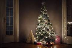 Can You Leave Christmas Tree Lights On Overnight?