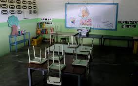 De acuerdo con lo previsto a nivel nacional para las zonas de alarma y alto riesgo epidemiológico por la pandemia de coronavirus, el lunes continuará la suspensión de clases presenciales. Hasta Nuevo Aviso Maduro Descarta Reinicio De Clases Presenciales