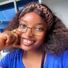 I present to you Gifty Sam of Portable Kraft 😊 Number one gift vendor and  home decor plug in Uyo We got her ready for her owambe party🥰 Book a  session with