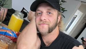 Fundraiser by Samuel Maltais : Help Nick Rampage get back to Canada