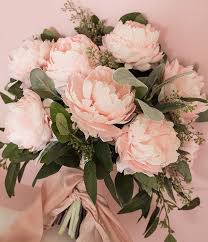 One of the most important is undoubtedly the wedding rabbi. Wedding Bouquets Diy Paper Peony Bouquet Ruffledblog Com Wedding Lande Leading Wedding Magazine Ideas Inspirations The Hottest New Wedding Trends