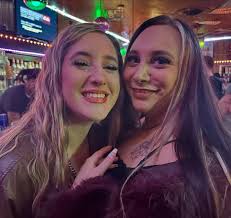 dOes ThRoNe Of GlAsS hAvE sMuT?!?" no. don't read it. it's not for you. it  has a plot.