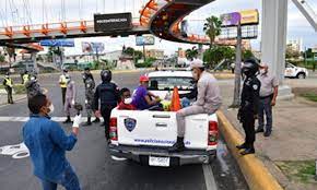 Jun 01, 2021 · en las provincias duarte, espaillat, la altagracia, la vega, samaná, santiago y puerto plata, el toque de queda se aplicará de 10.00 de la noche a 5.00 de la madrugada, de lunes a viernes, y de. Toque De Queda Inicia Hoy A Las 5 00 De La Tarde