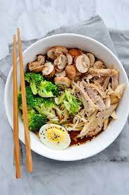 simple comme mon ramen au poulet la cuisine c est simple recettes de cuisine recette ramen recette asiatique