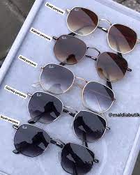 sezonda satis rekoru kiran urumuz yeniden stoklarda bay bayan gozluk bize aittir video detaylari icin ekrani kaydir round sunglasses sunglasses glasses