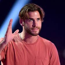 It became popular in the 1990s and remains so to this day. 30 Best Curtains Hairstyles For Men 2021 Guide