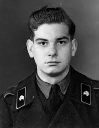 The Power of Cloth: The Non-Uniform Uniformity of the Third Reich