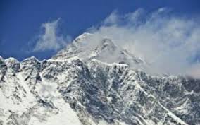 Two climbers have died on the world's tallest mountain this week, and guides. Un 5eme Alpiniste Meurt Apres Avoir Escalade L Everest Deux Sont Portes Disparus Le Parisien