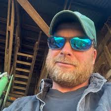 How to adjust a planter hitch for proper leveling?