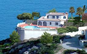 La web donde podrás encontrar los mejores hoteles con vistas al mar en barcelona, cádiz, málaga, galicia, asturias, y todas las provincias españolas bañadas disfruta desde sólo 120€ de uno de los hoteles con las mejores vistas a la playa de alicante. Casa Con Piscina Y Una Vista Al Mar Excelente Mansions House Styles House