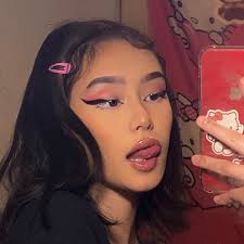 Baddie fashion is all about wearing your favorite jeans and hoodie, matched with a denim jacket and comfy sport shoes. Aesthetic Instagram Baddie Makeup Tumblr Novocom Top