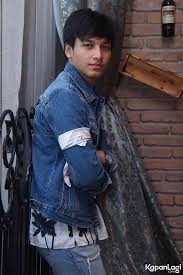 Udah siap ketemu jefri nichol as hema candra di film scus? Beri Makan Uang Ke Pemulung Ini Klarifikasi Artis Tampan Jefri Nichol Lifestyle Fimela Com
