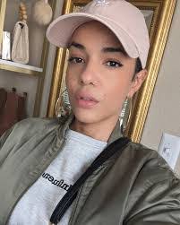 Sarah Sweet's Instagram, Twitter & Facebook