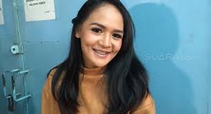Kata andika kangen band, penangkapan itu terjadi kemarin, selasa, 9 februari 2021 oleh polda lampung di kawasan antasari. Tak Sendirian Mantan Istri Andika Kangen Band Ditangkap Bareng Cowok