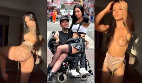 Wine Flame pelada exibindo os peitos o cuzinho rosa