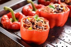 I peperoni al forno sono un contorno estivo super colorato e pieno di sapore. Peperoni Al Forno Con Tonno E Olive Come Farli Donnad