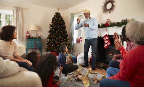 Puedes premiar la mejor decoración navideña o el árbol de navidad más original. 9 Juegos De Navidad Y Ano Nuevo Para Adultos Dinamicos Y Divertidos