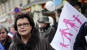 Deux cousins germains doivent en effet bénéficier d'une dispense papale. Christine Boutin Et Son Cousin De Mari Sa Situation Maritale Est Licite Mais Le Plus