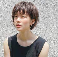 50代のショートヘアスタイル 髪型 面長 丸顔 パーマ レイヤー lala magazine ララマガジン 50代 髪型 ヘアスタイル ショートボブ