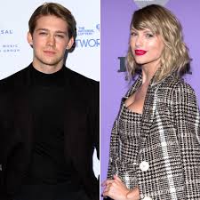 Taylor Swift S Boyfriend Joe Alwyn Wins Grammy For Folklore