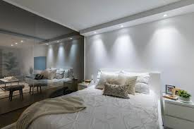 Ruangan yang dialokasikan untuk kamar tidur disebut kecil jika luas areanya kurang dari 9 m^2 atau < 3×3 m. Memaksimalkan Gaya Dan Desain Pada Kamar Tidur Mungil Arsitag